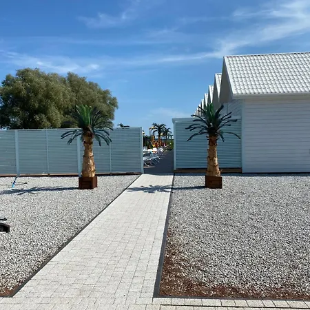 Дом отдыха Destino Wakacyjne Domki-dwa Podgrzewane Baseny-drink Bar