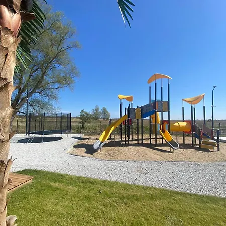 Дом отдыха Destino Wakacyjne Domki-dwa Podgrzewane Baseny-drink Bar