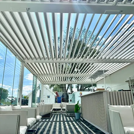 Destino Wakacyjne Domki-dwa Podgrzewane Baseny-drink Bar Дом отдыха *