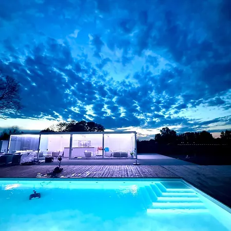 Destino Wakacyjne Domki-dwa Podgrzewane Baseny-drink Bar * Мельно