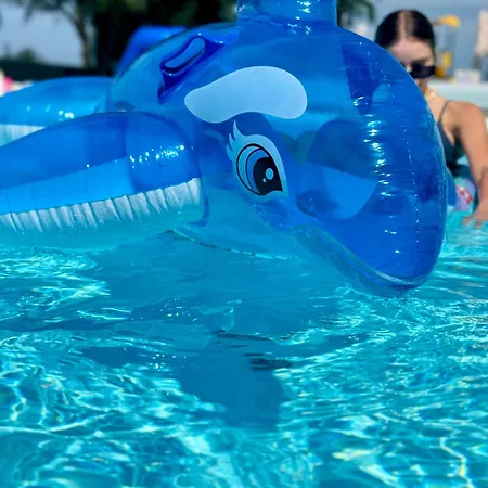 Destino Wakacyjne Domki-dwa Podgrzewane Baseny-drink Bar Дом отдыха