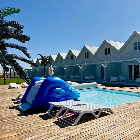 Дом отдыха Destino Wakacyjne Domki-dwa Podgrzewane Baseny-drink Bar