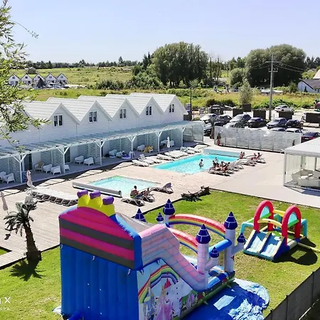 Destino Wakacyjne Domki-dwa Podgrzewane Baseny-drink Bar Vakantiehuis *