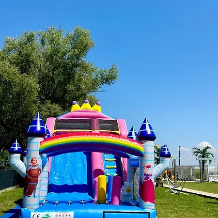 Дом отдыха Destino Wakacyjne Domki-dwa Podgrzewane Baseny-drink Bar *