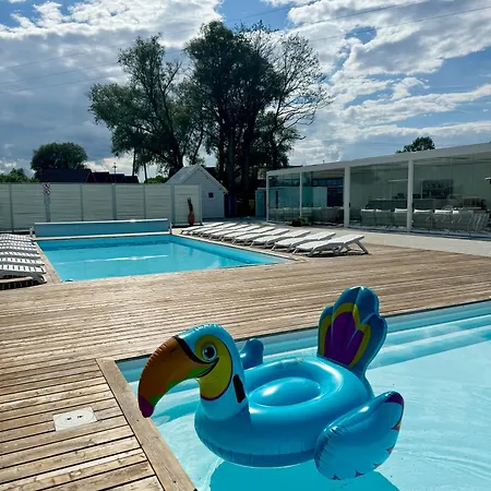 Destino Wakacyjne Domki-dwa Podgrzewane Baseny-drink Bar Дом отдыха Мельно