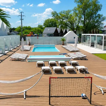 Holiday home Destino Wakacyjne Domki-dwa Podgrzewane Baseny-drink Bar Mielno (Koszalin)