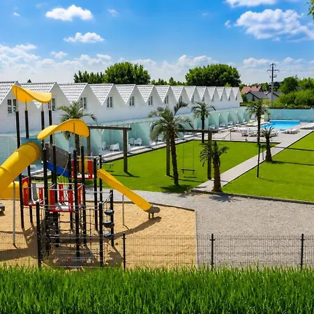 Holiday home Destino Wakacyjne Domki-dwa Podgrzewane Baseny-drink Bar
