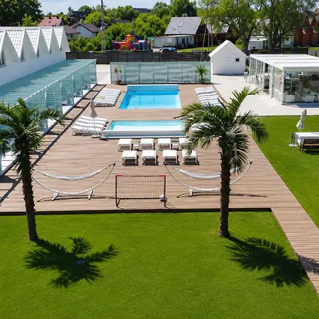Holiday home Destino Wakacyjne Domki-dwa Podgrzewane Baseny-drink Bar Mielno (Koszalin)