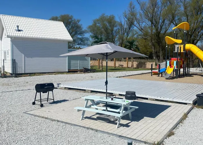 Destino Wakacyjne Domki-dwa Podgrzewane Baseny-drink Bar Vakantiehuis