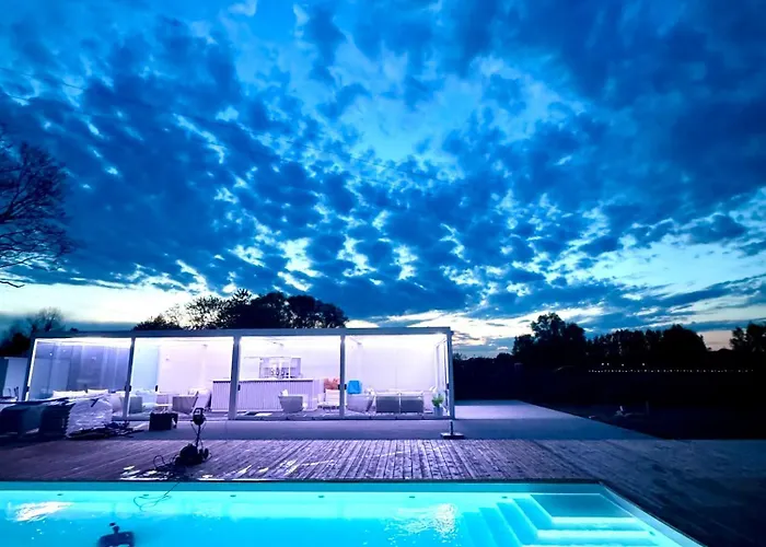 Destino Wakacyjne Domki-dwa Podgrzewane Baseny-drink Bar * Mielno (Koszalin)