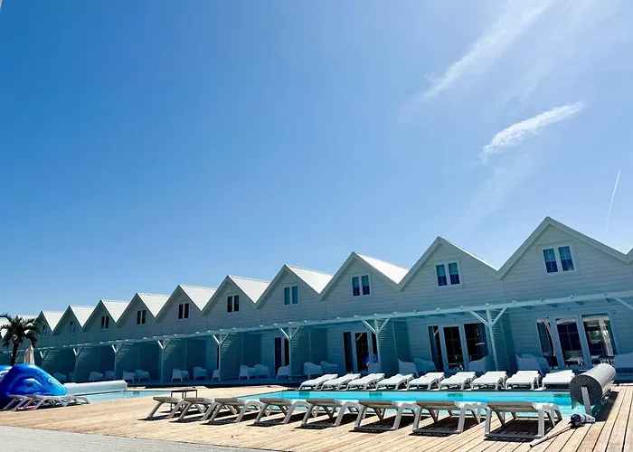 Destino Wakacyjne Domki-dwa Podgrzewane Baseny-drink Bar Mielno (Koszalin)