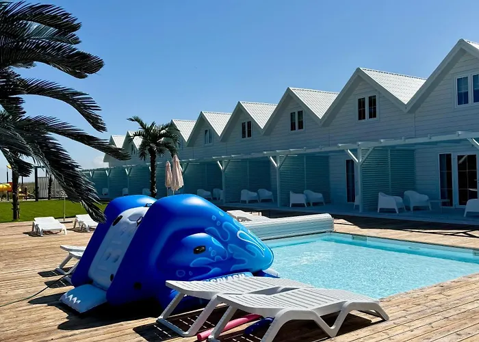 Vakantiehuis Destino Wakacyjne Domki-dwa Podgrzewane Baseny-drink Bar