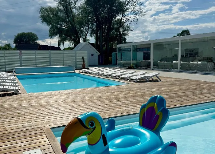 Destino Wakacyjne Domki-dwa Podgrzewane Baseny-drink Bar Vakantiehuis Mielno (Koszalin)