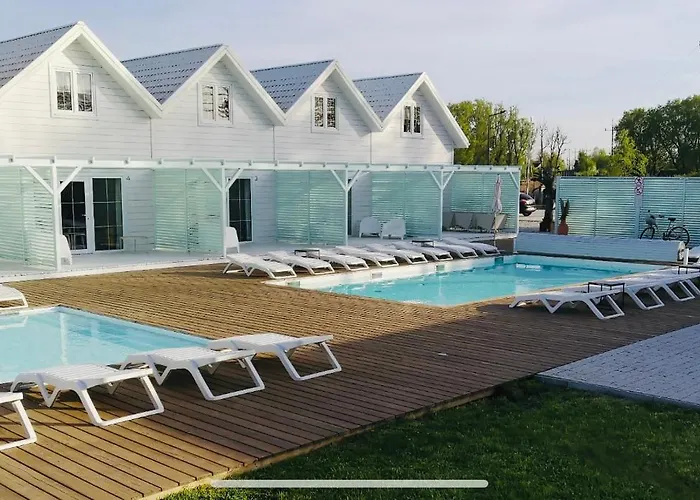 Destino Wakacyjne Domki-dwa Podgrzewane Baseny-drink Bar