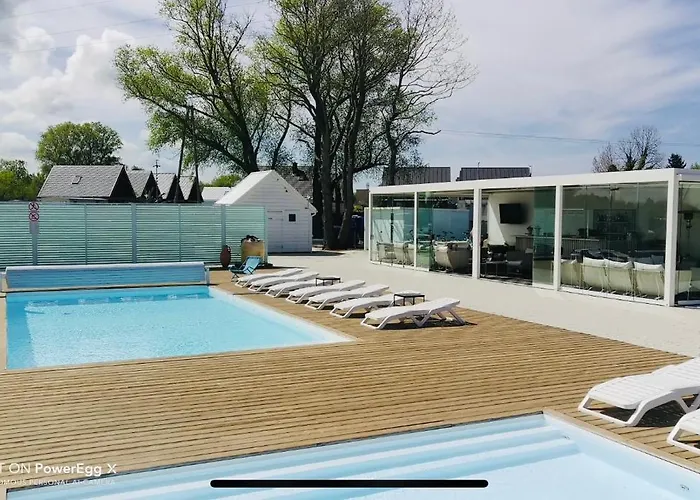 Destino Wakacyjne Domki-dwa Podgrzewane Baseny-drink Bar Vakantiehuis *